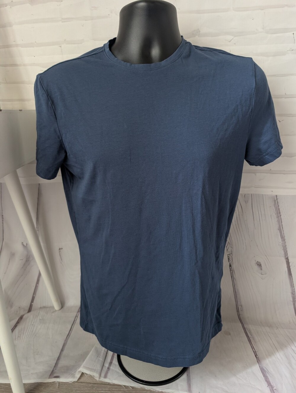 H&M Classic Men's Muscle Fit Crew Neck T-Shirt